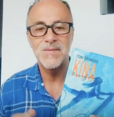 Toni Brandão conta mais sobre Kina, a surfista